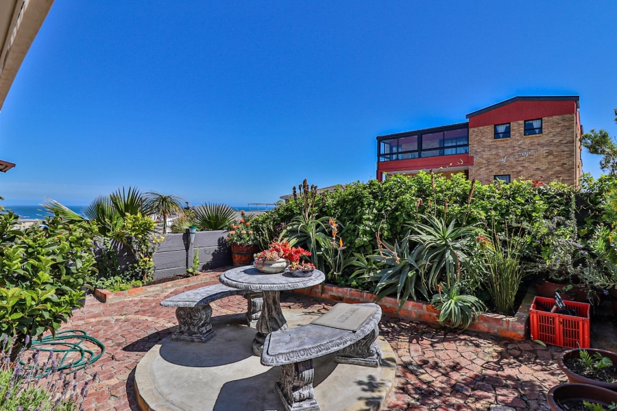 4 Bedroom Property for Sale in De Kelders Western Cape